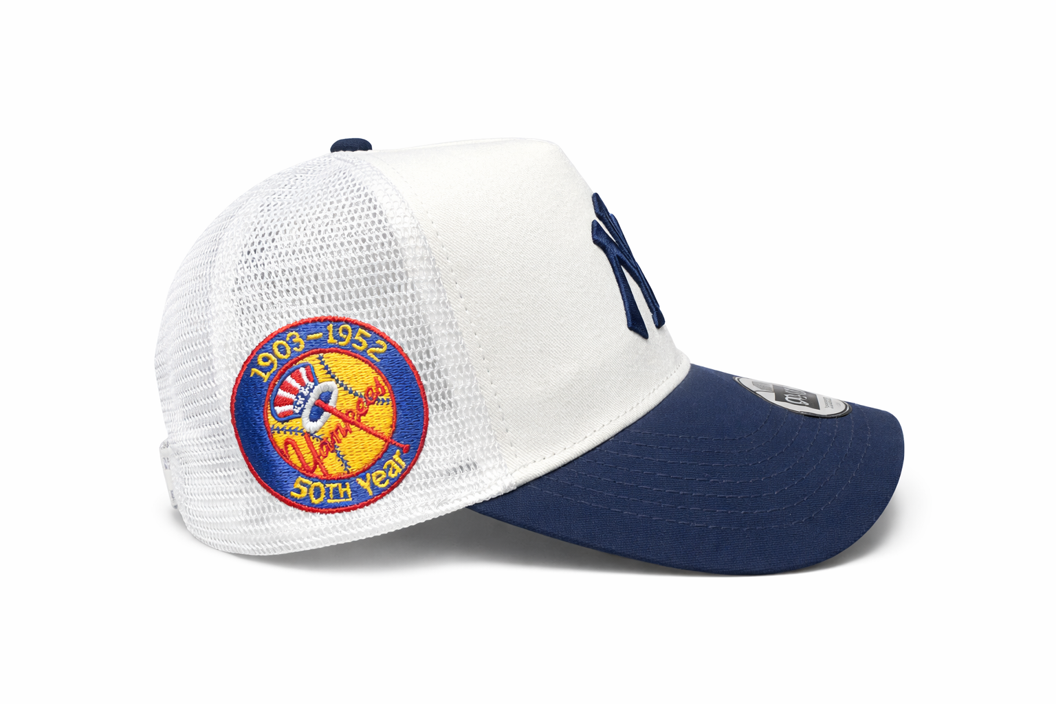 Casquette New Era 9FORTY Trucker NY Blanche & Navy – Patch 50th Anniversary – Snapback Ajustable